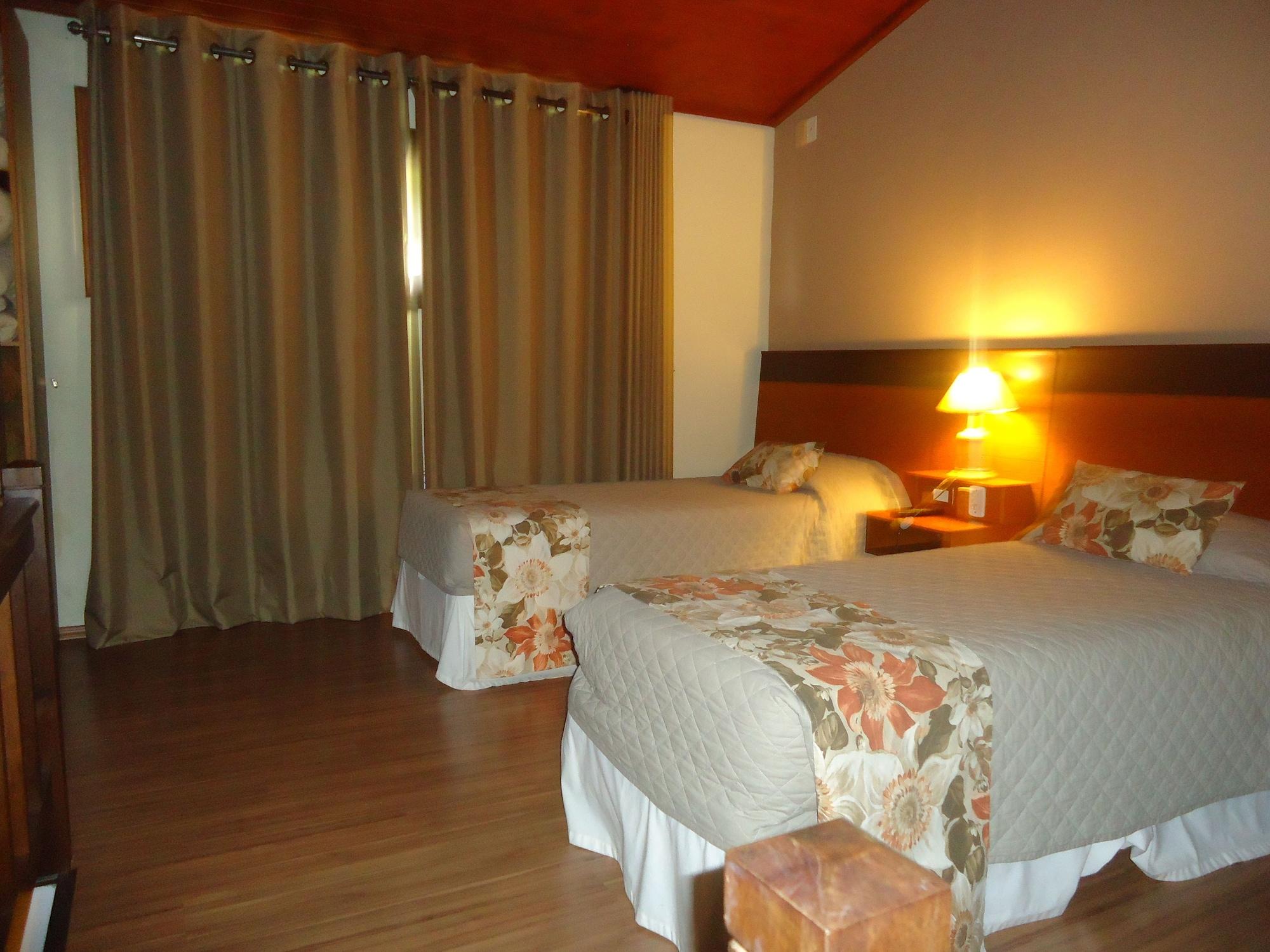 Hotel Serra Nevada Канела Екстериор снимка